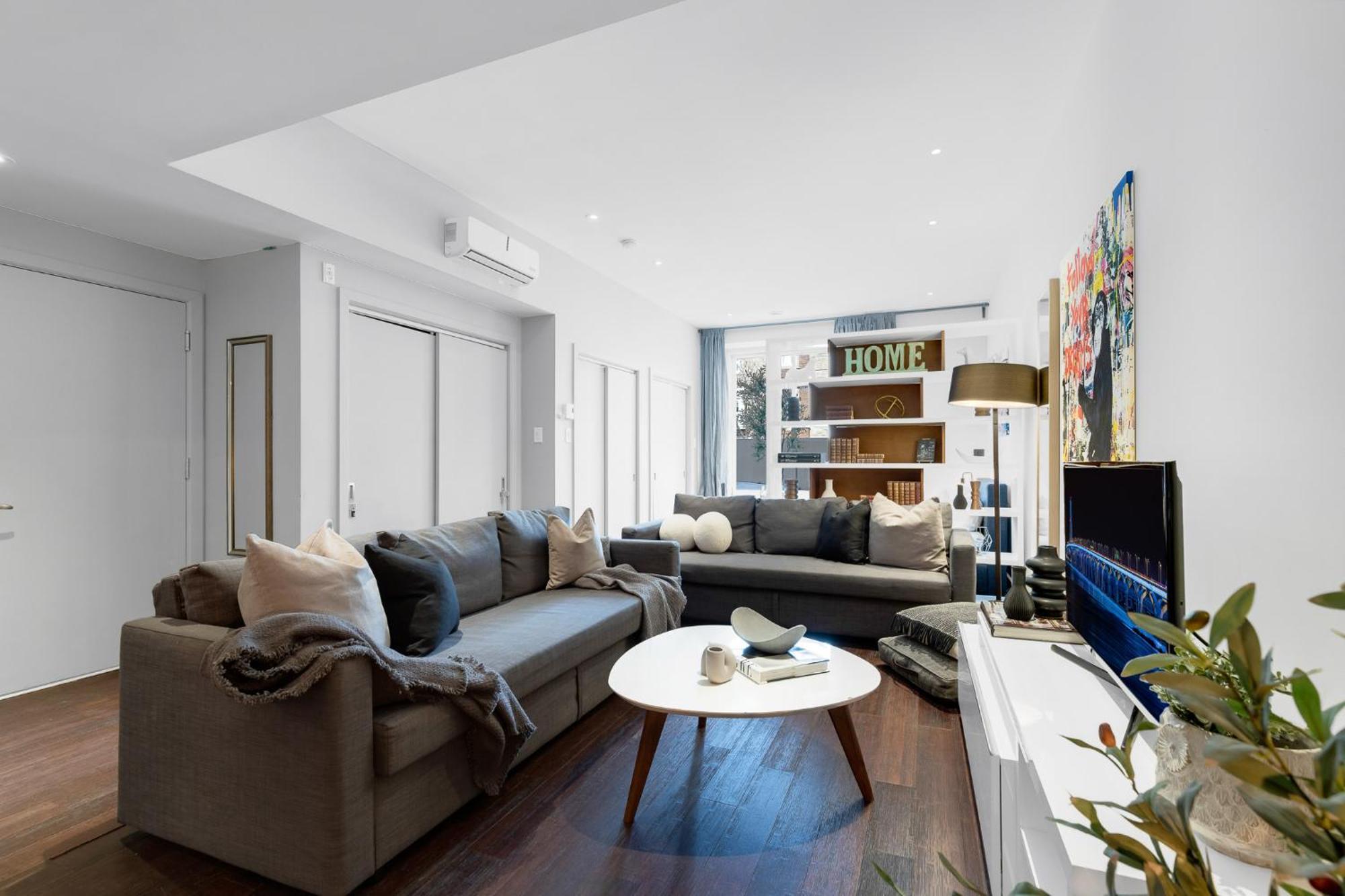 Liv Mtl Soho Aparthotel Montreal Bagian luar foto