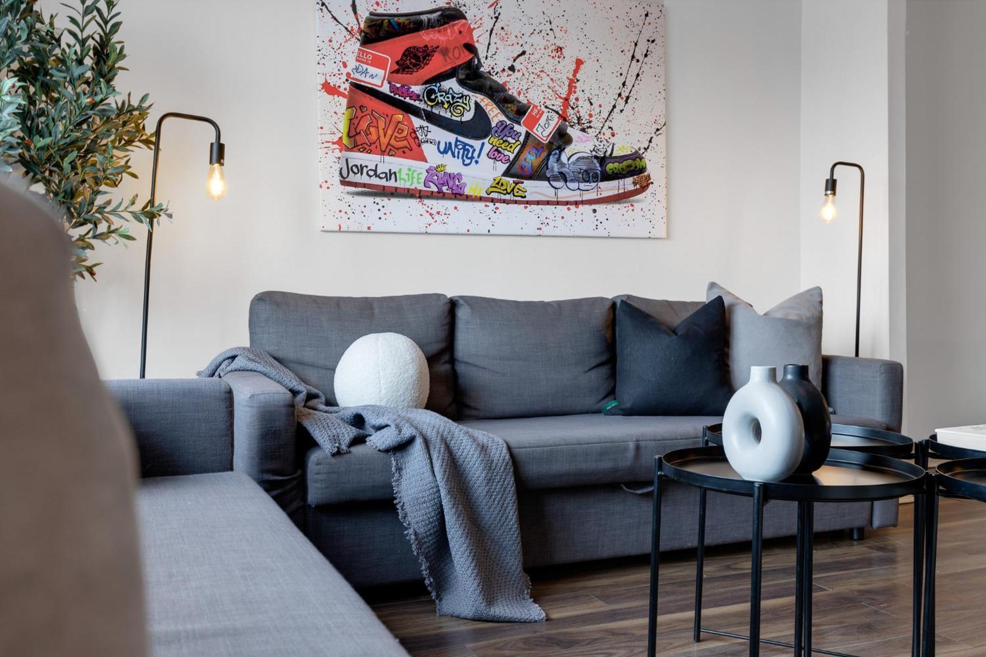 Liv Mtl Soho Aparthotel Montreal Bagian luar foto