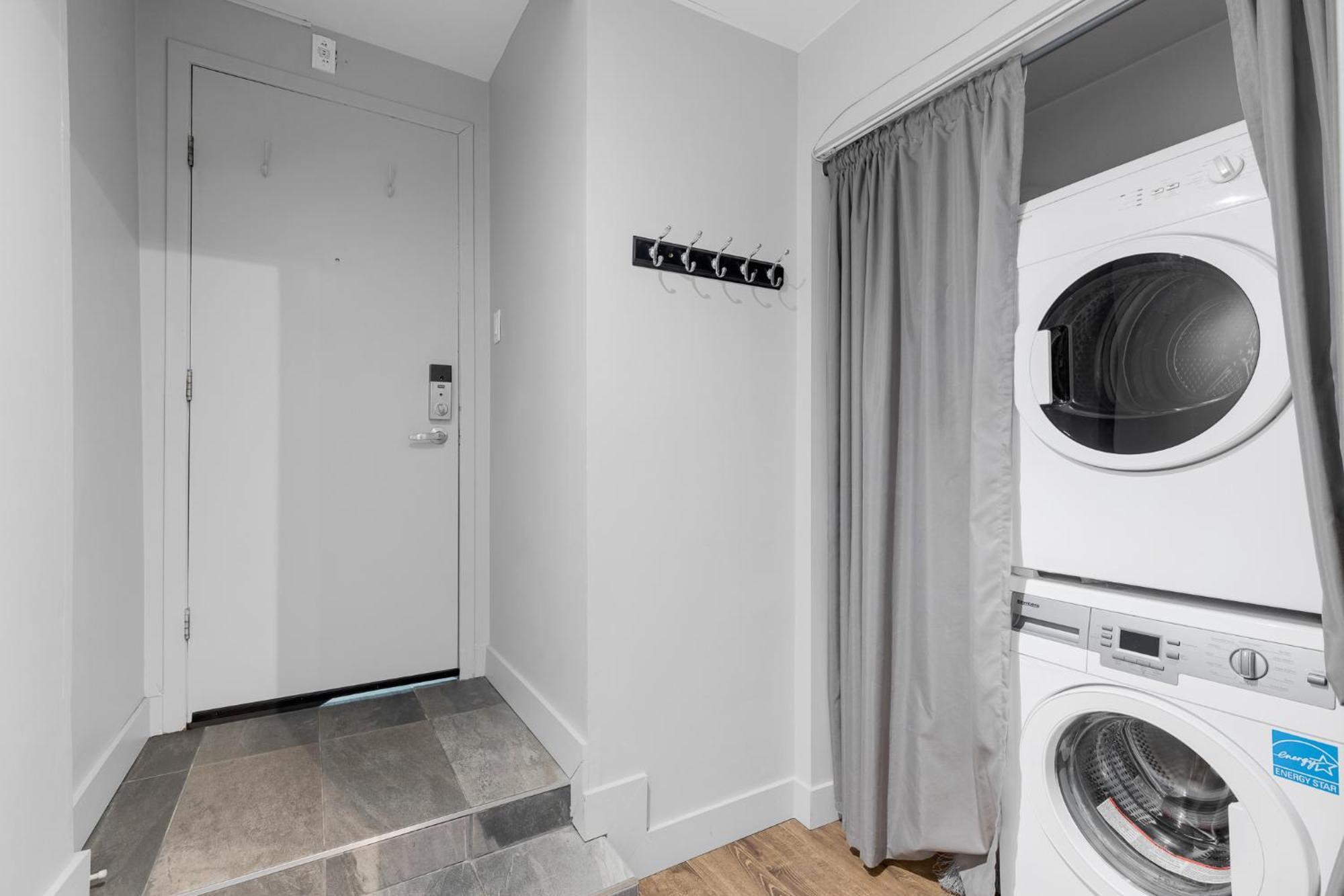 Liv Mtl Soho Aparthotel Montreal Bagian luar foto
