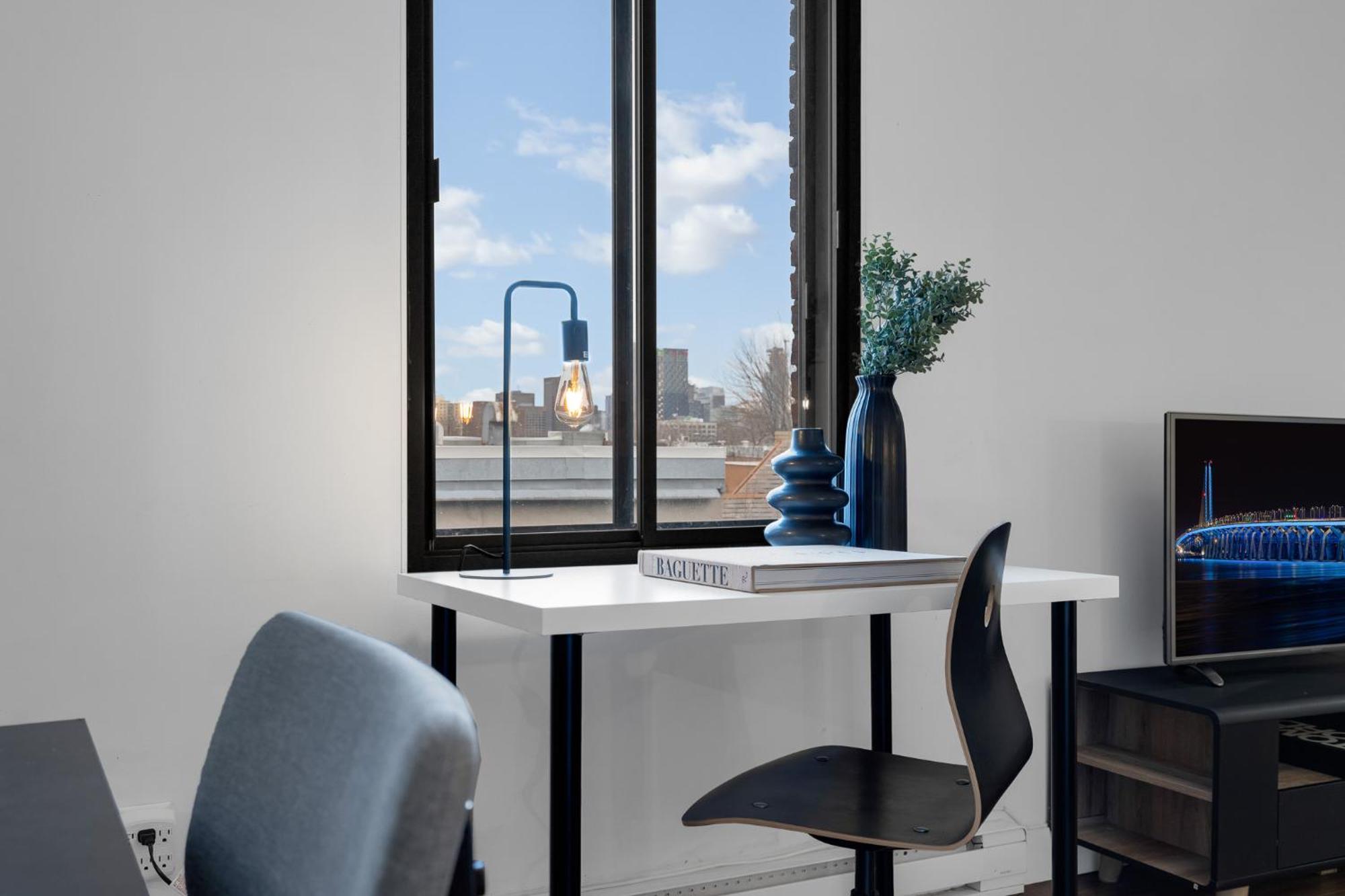 Liv Mtl Soho Aparthotel Montreal Bagian luar foto