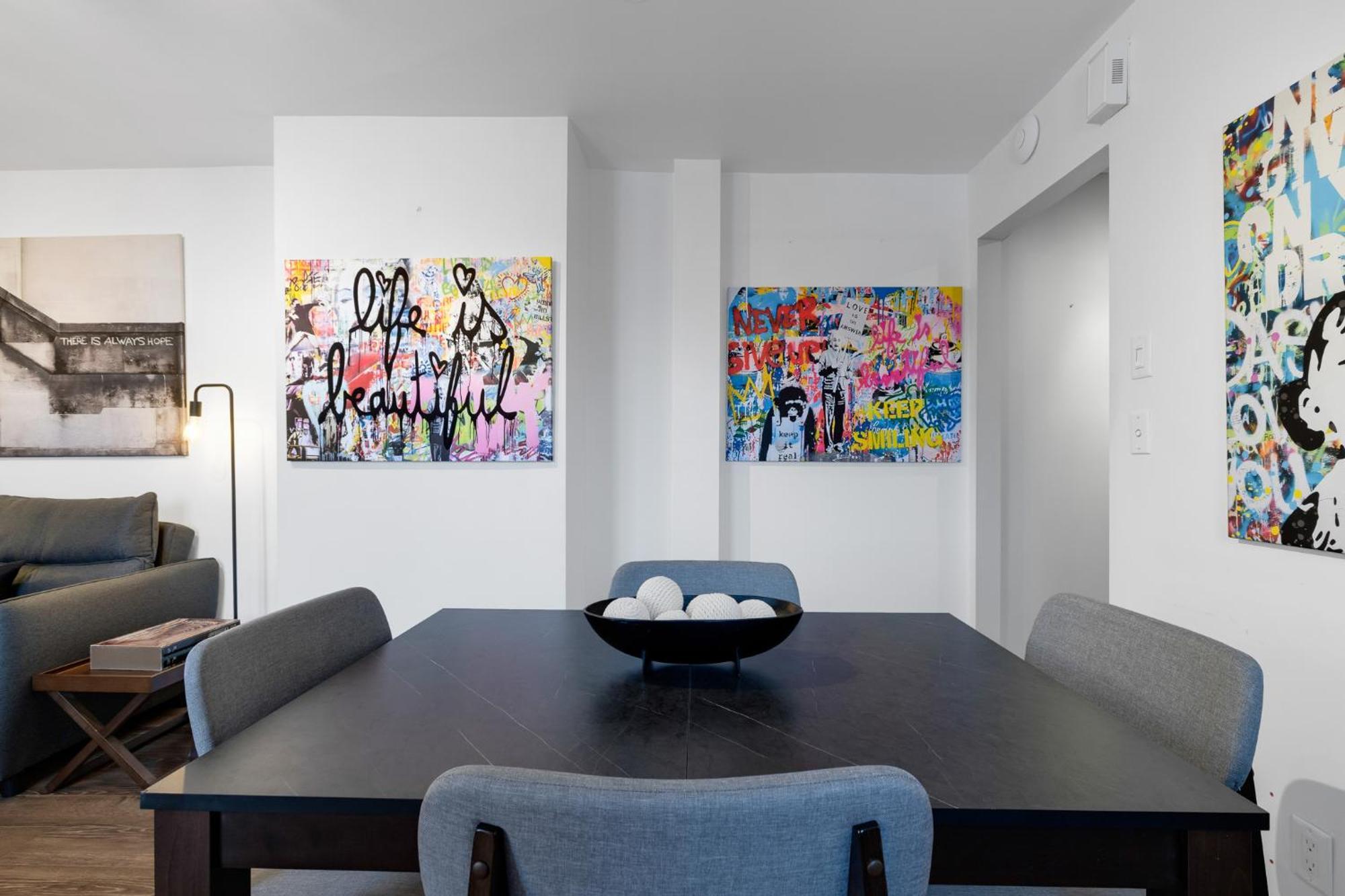 Liv Mtl Soho Aparthotel Montreal Bagian luar foto