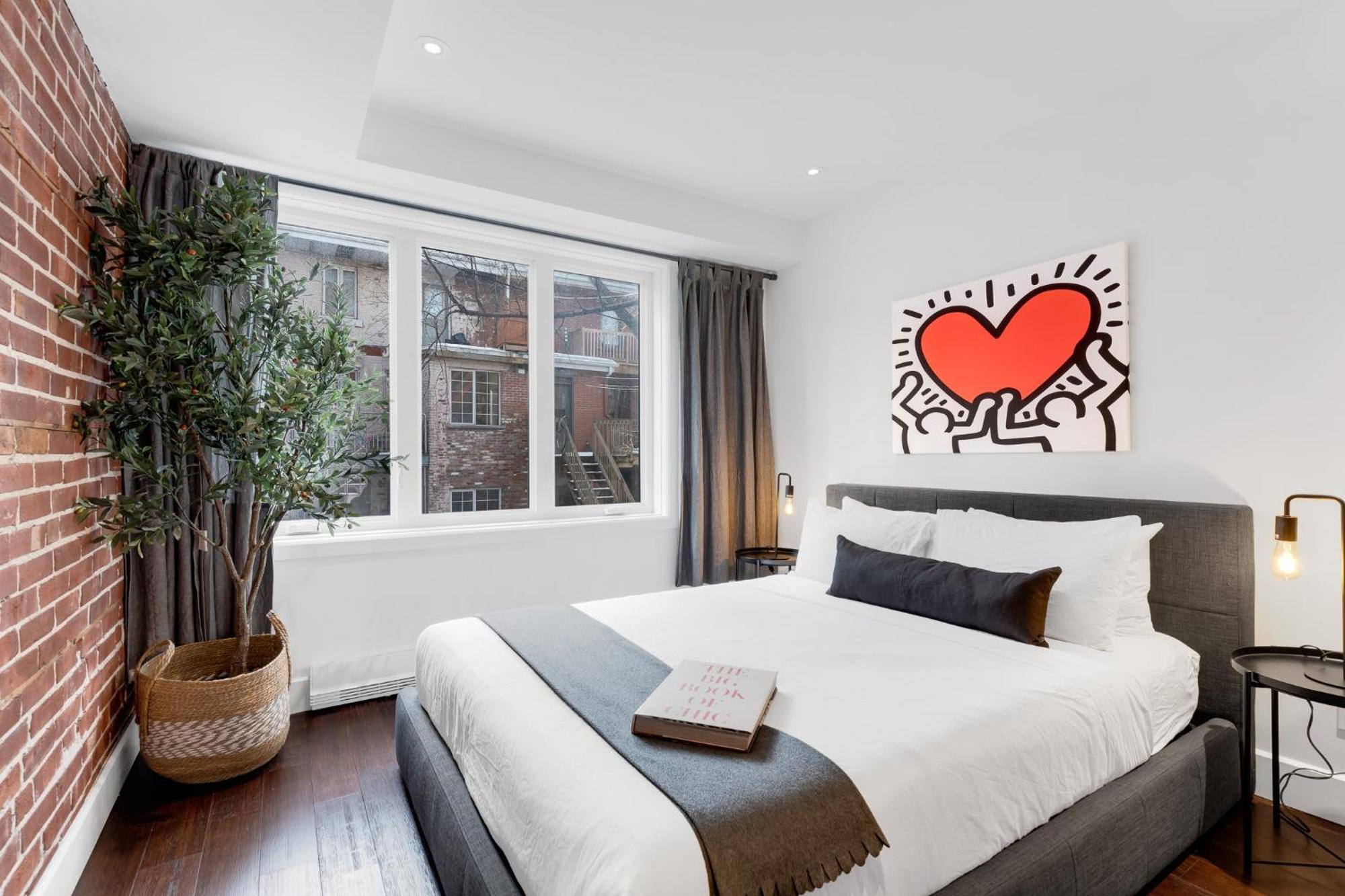 Liv Mtl Soho Aparthotel Montreal Bagian luar foto