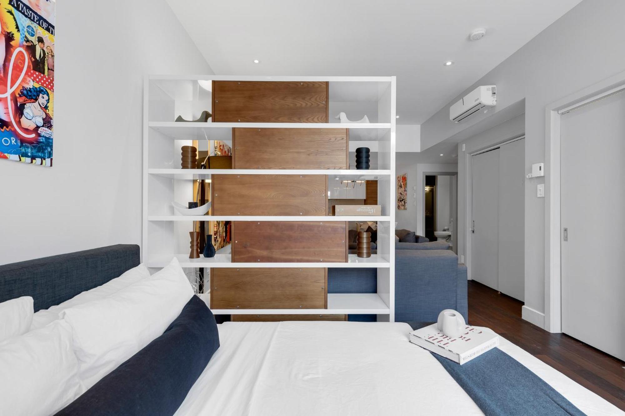 Liv Mtl Soho Aparthotel Montreal Bagian luar foto