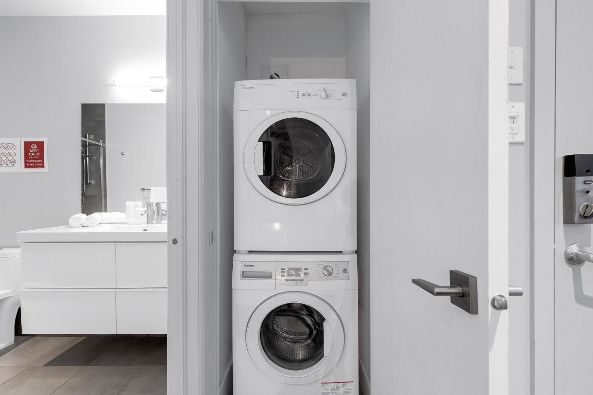 Liv Mtl Soho Aparthotel Montreal Bagian luar foto