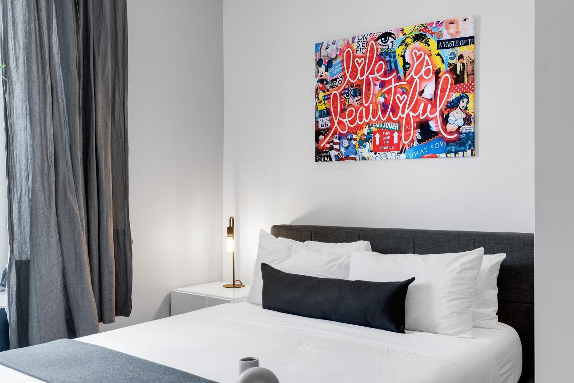 Liv Mtl Soho Aparthotel Montreal Bagian luar foto