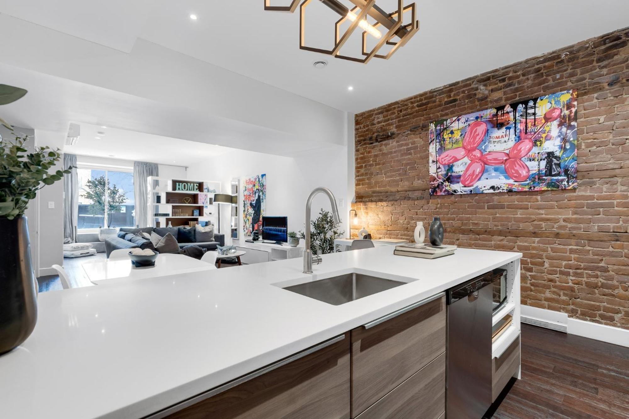 Liv Mtl Soho Aparthotel Montreal Bagian luar foto