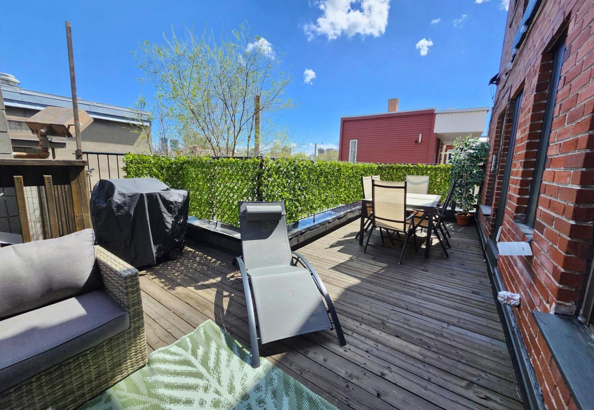 Liv Mtl Soho Aparthotel Montreal Bagian luar foto