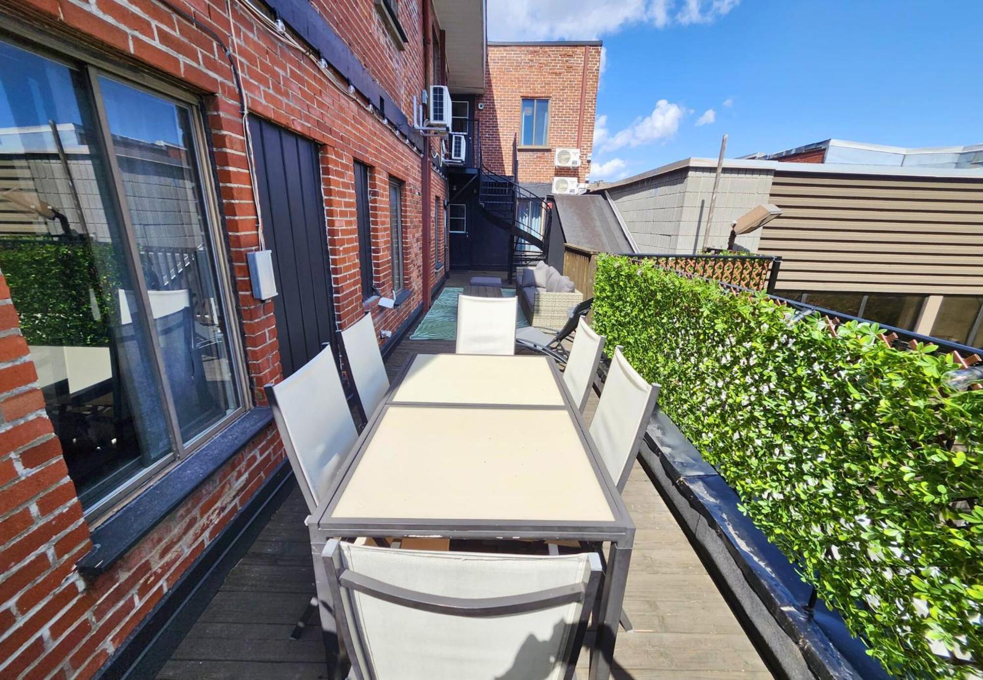 Liv Mtl Soho Aparthotel Montreal Bagian luar foto