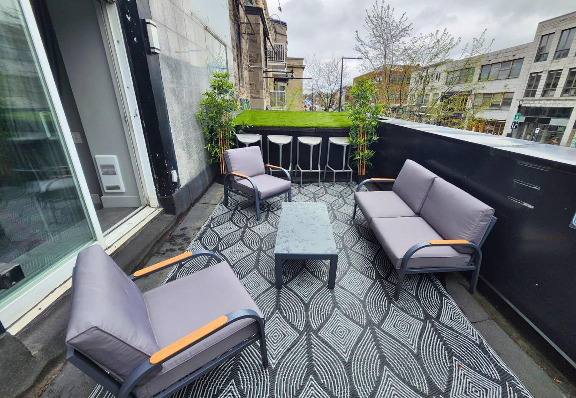 Liv Mtl Soho Aparthotel Montreal Bagian luar foto