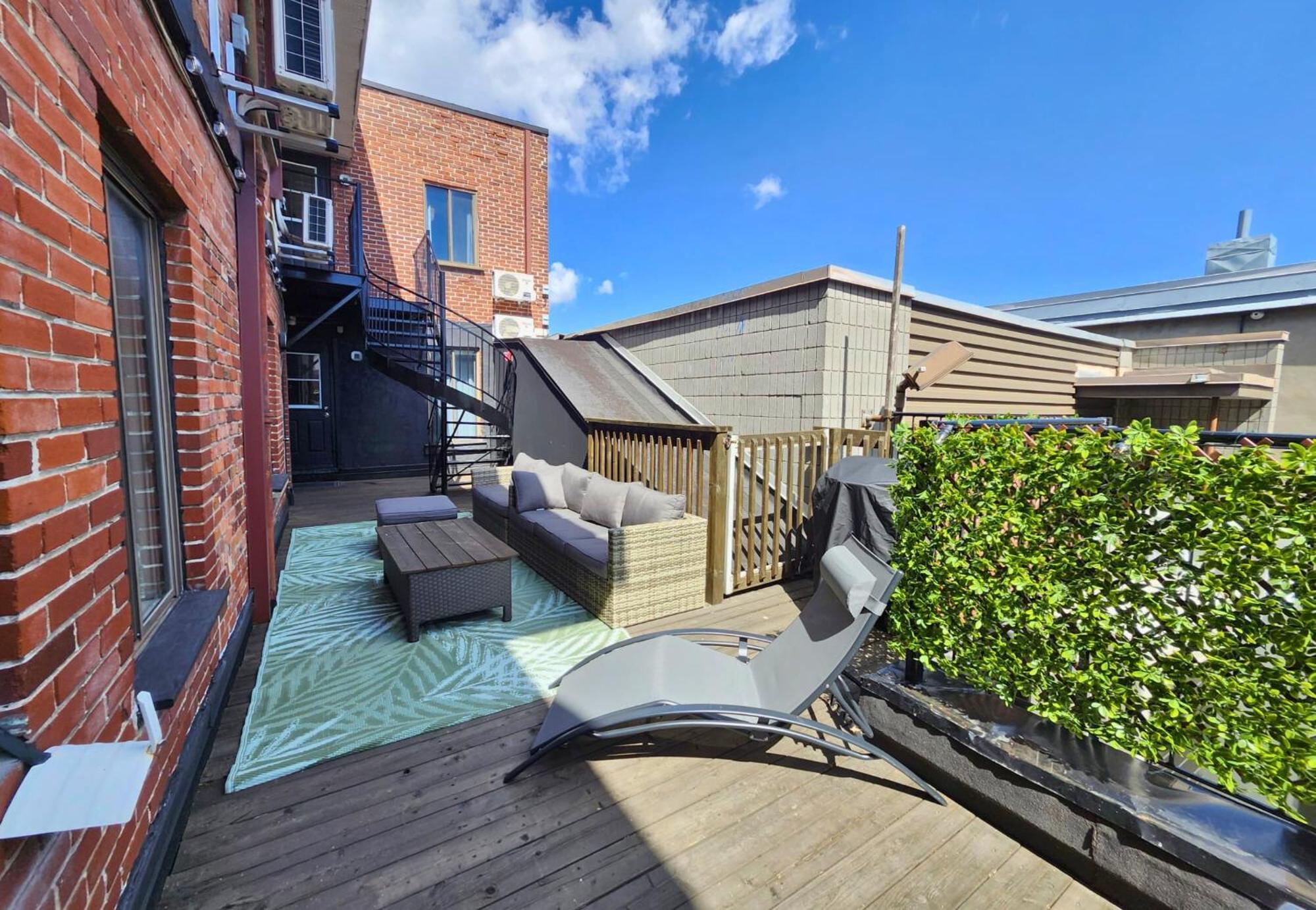 Liv Mtl Soho Aparthotel Montreal Bagian luar foto