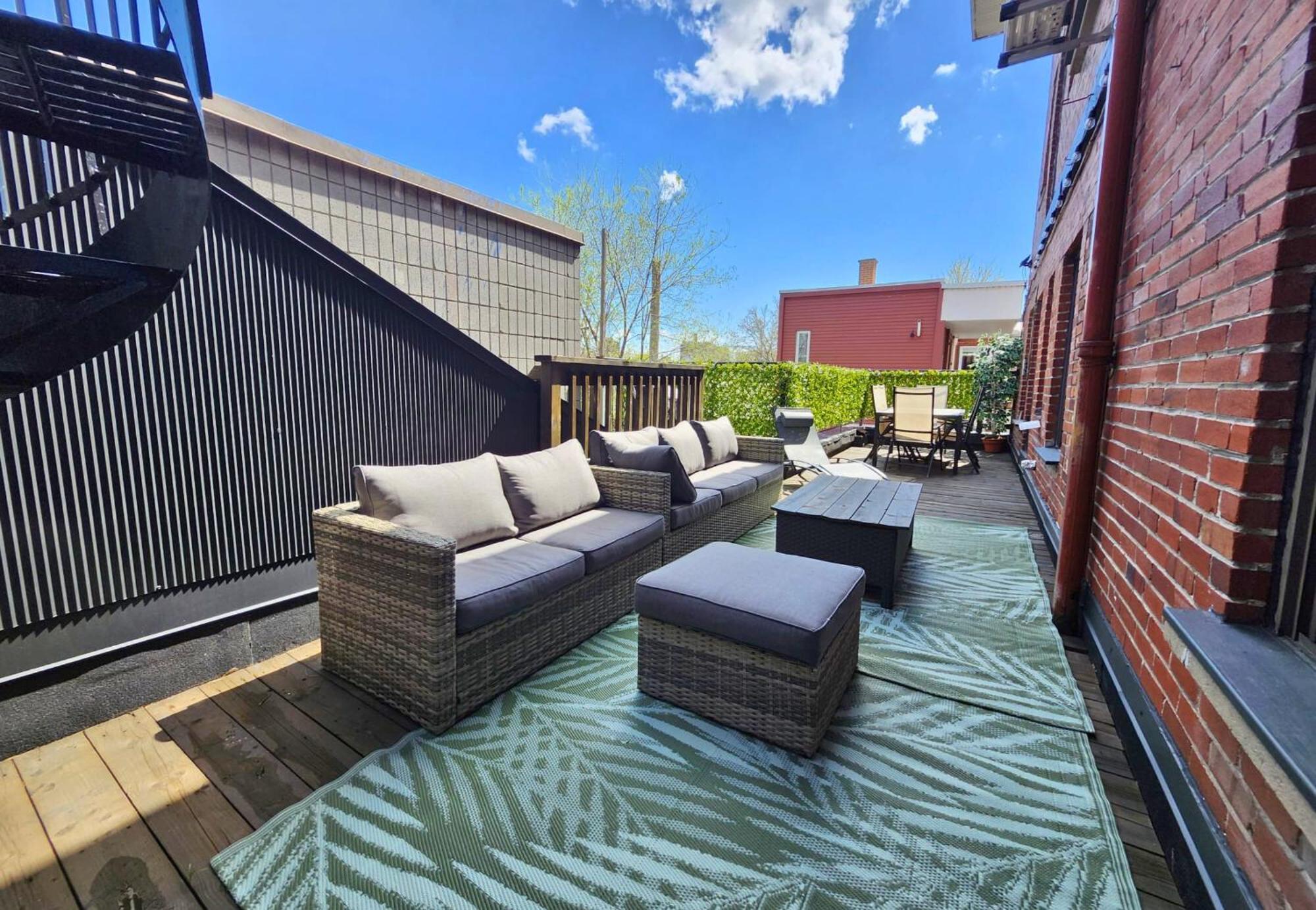 Liv Mtl Soho Aparthotel Montreal Bagian luar foto