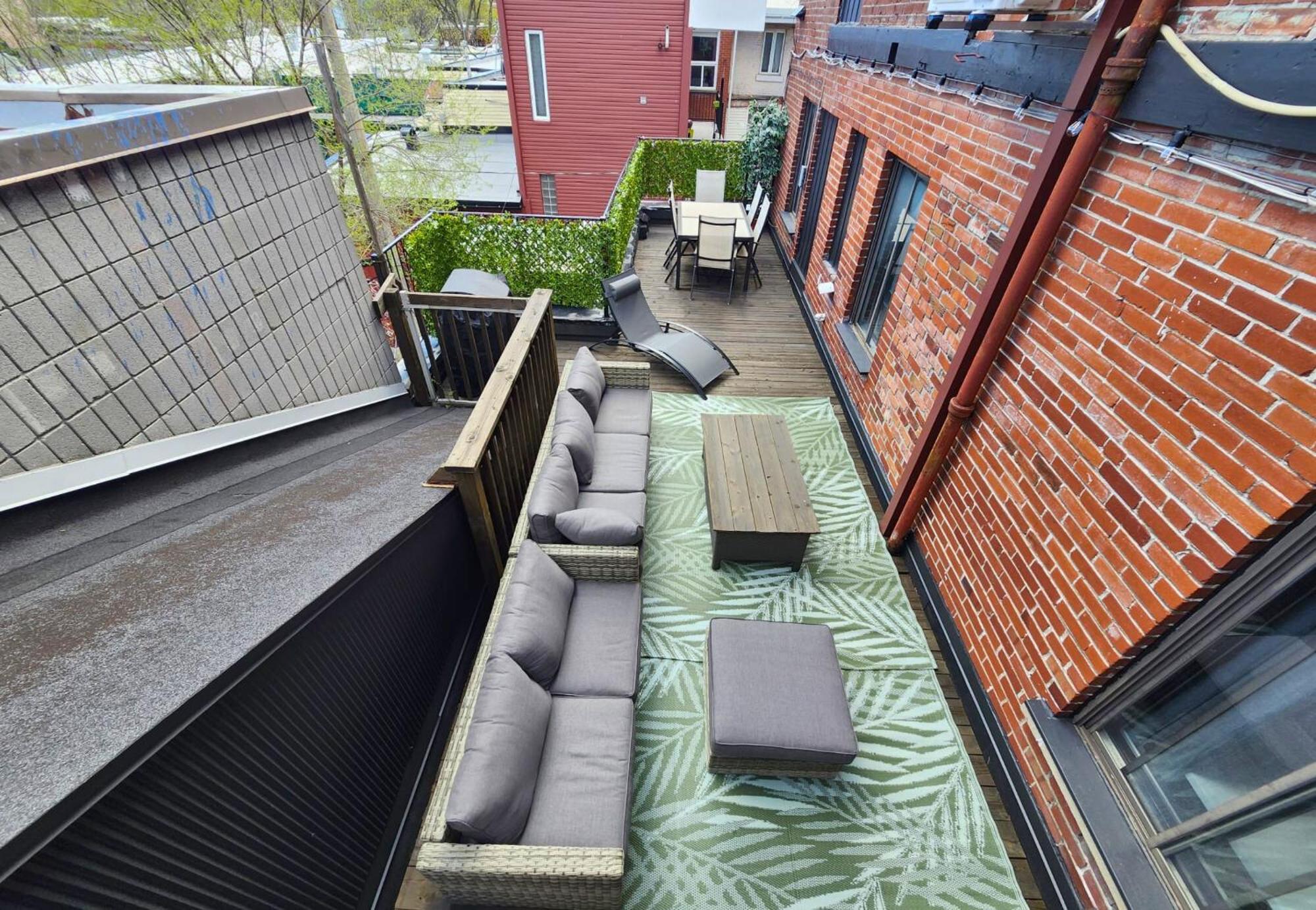 Liv Mtl Soho Aparthotel Montreal Bagian luar foto